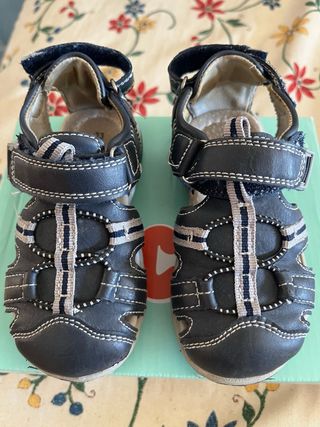 Sandalias niño azul marino. Talla 23