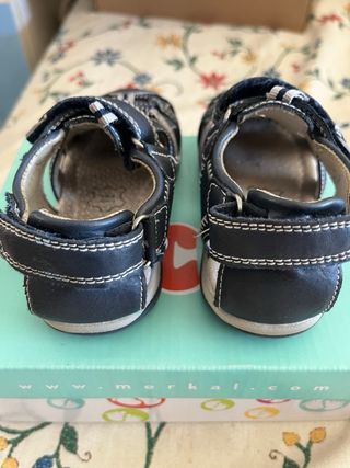 Sandalias niño azul marino. Talla 23
