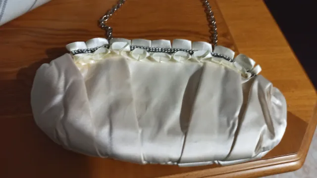 Bolso de fiesta beige y plateado