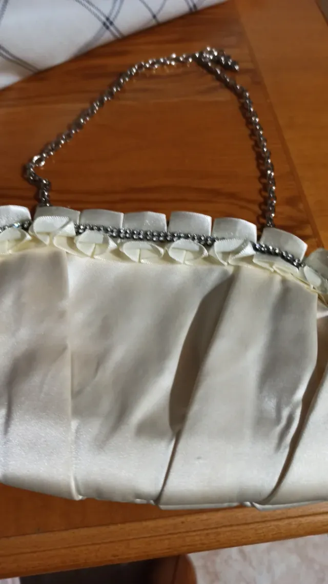 Bolso de fiesta beige y plateado