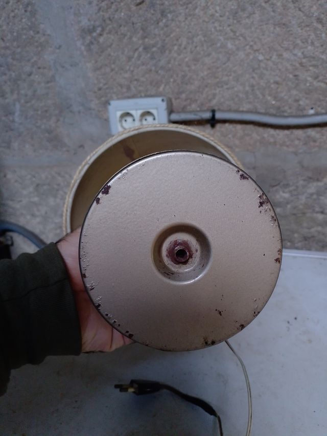 Lámpara antigua de mesa yute y metal