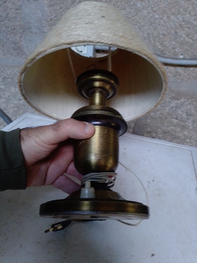 Lámpara antigua de mesa yute y metal