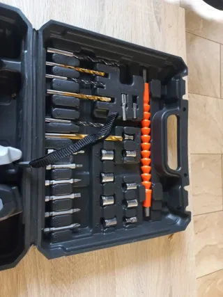 Taladro Atornillador con Batería 20V y Accesorios