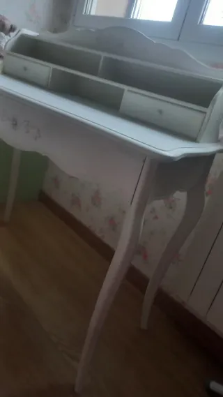 Tavolo da trucco bianco con cassetti