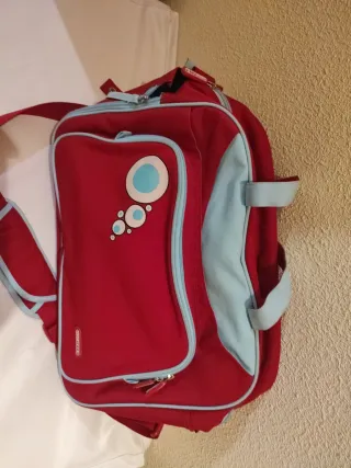 Bolsa carro bebé funcional con muchos bolsillos.