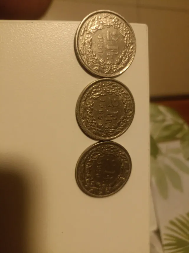 Lote de tres monedas  2 fr suizos
