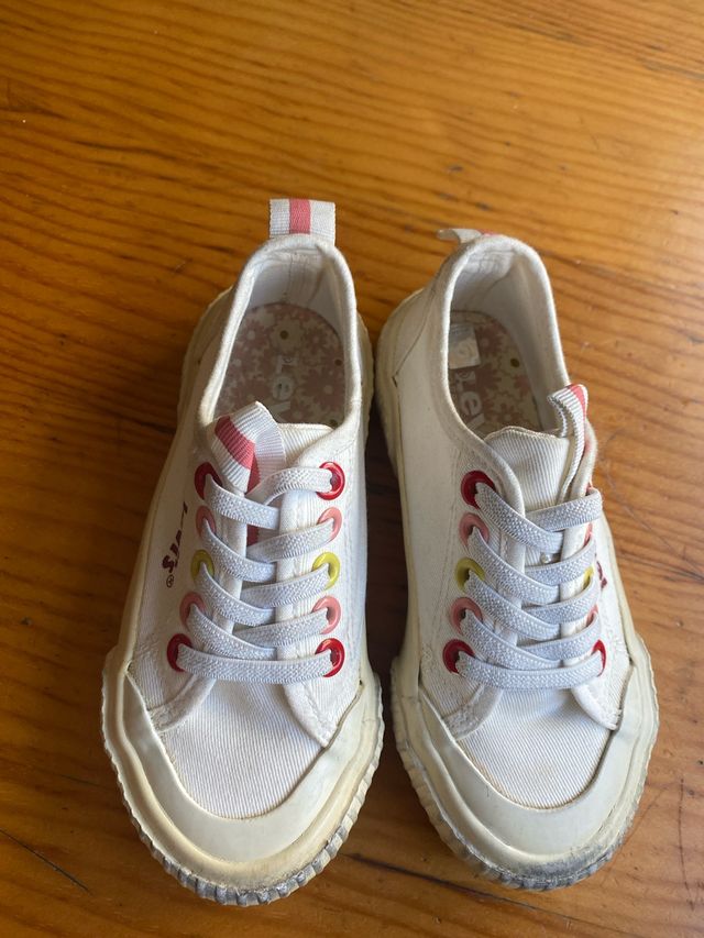 Zapatillas niña blancas un solo uso