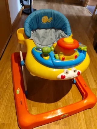 Correpasillos infantil amarillo y naranja