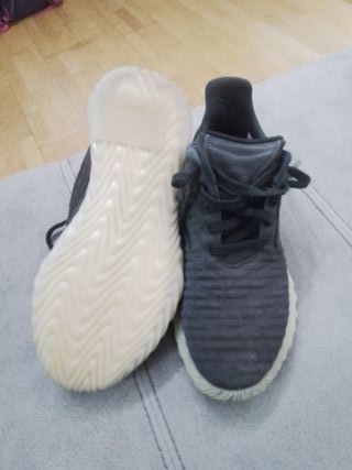 Zapatillas Adidas Negras y Grises