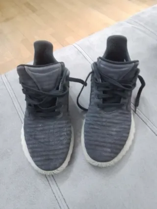 Zapatillas Adidas Negras y Grises