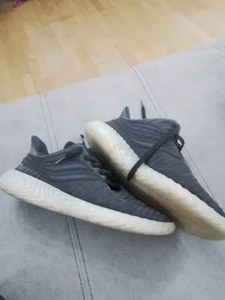 Zapatillas Adidas Negras y Grises