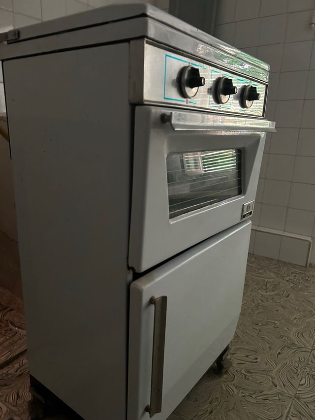 Cocina Eléctrica marca EDESA.