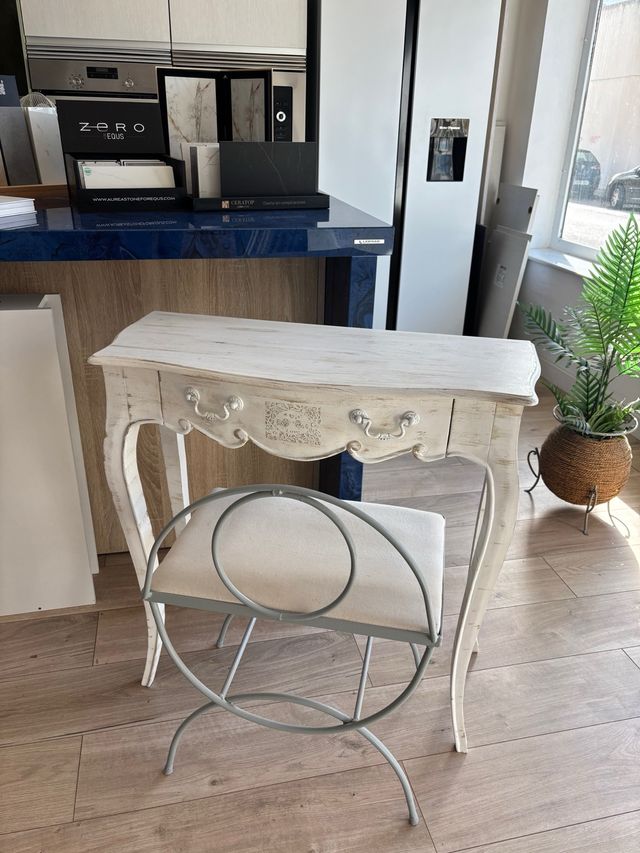 Tocador antiguo madera y metal