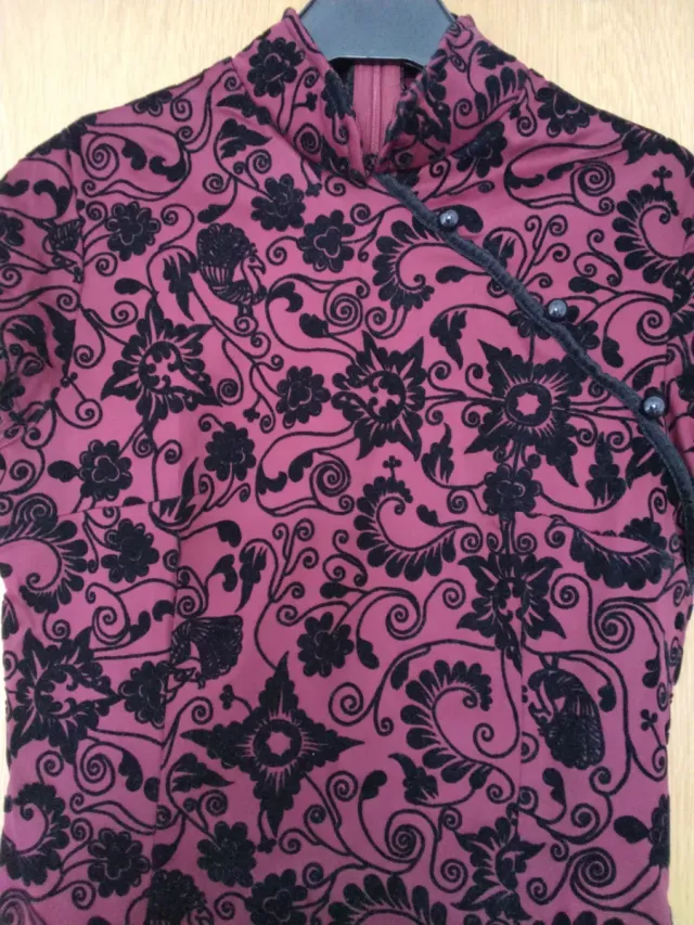 Vestido oriental rojo y negro