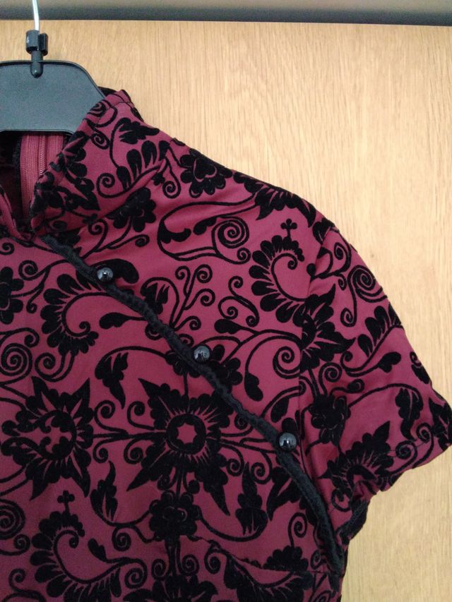 Vestido oriental rojo y negro