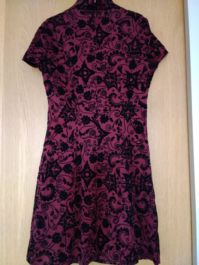 Vestido oriental rojo y negro