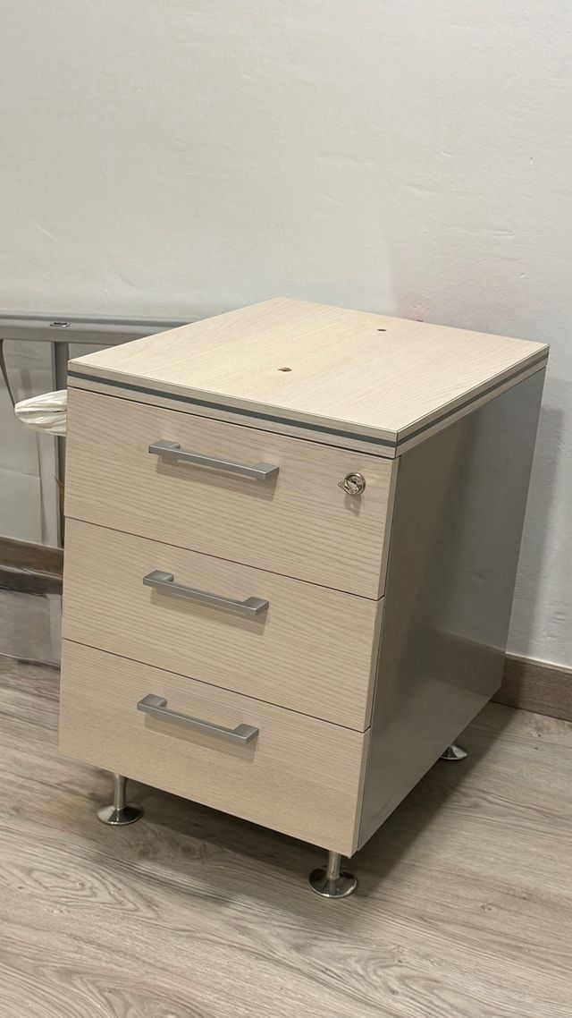 Cajonera de oficina beige y gris