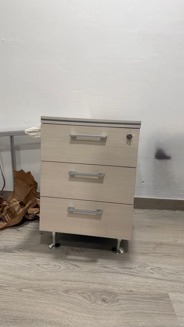 Cajonera de oficina beige y gris