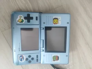 Nintendo DS Azul con pegatinas