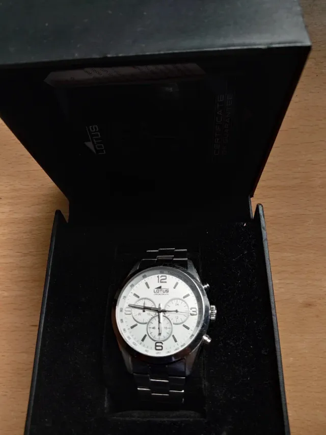 Lotus Cronógrafo Plata y Blanco