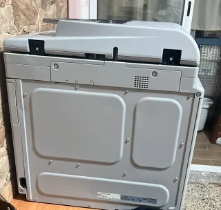 Se vende impresora con dos tonos gratis.