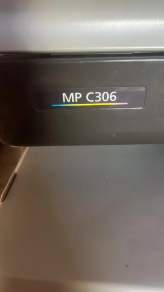 Se vende impresora con dos tonos gratis.