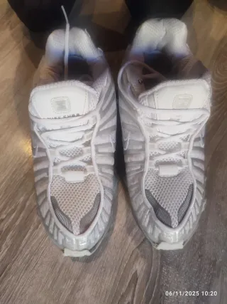 Deportivas Nike Shox Hombre Blancas y Plateadas