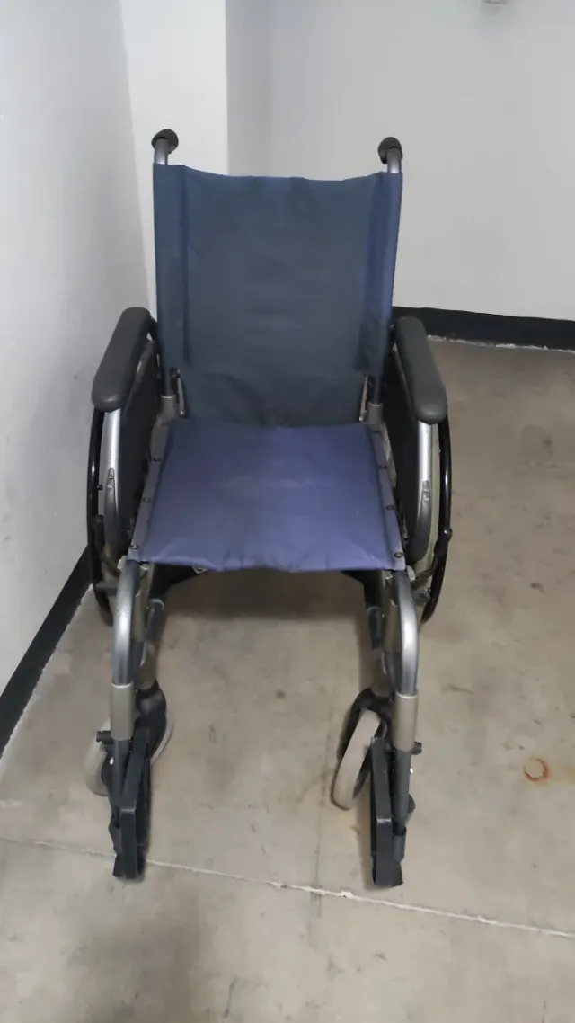 Silla de ruedas plegable