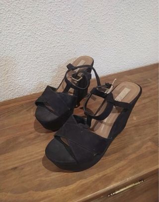 Zapatos de cuña negros