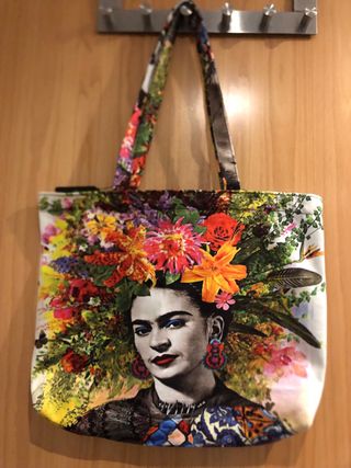 Bolso con estampado de Frida Khalo