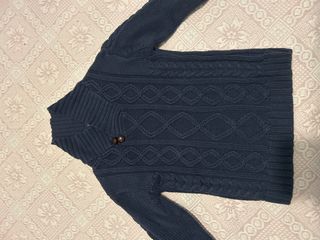 Jersey azul de punto con botones talla 8