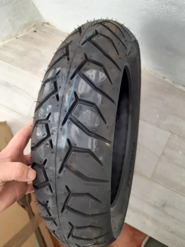 Cubierta Pirelli Diablo 140/70-14