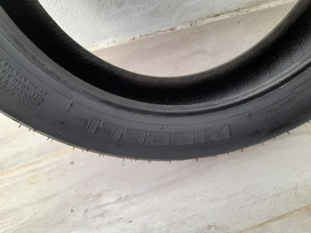 Cubierta Pirelli Diablo 140/70-14