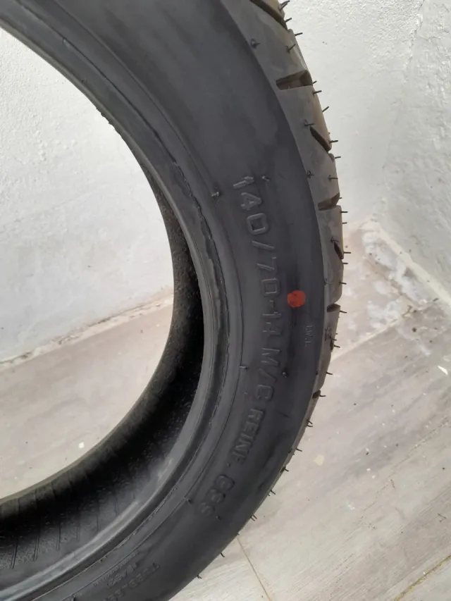 Cubierta Pirelli Diablo 140/70-14