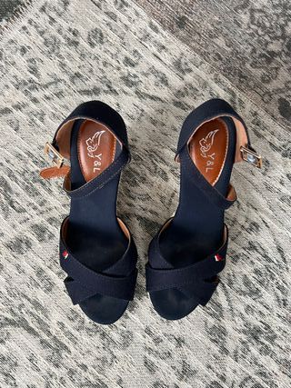 Sandalias cuña azules Y&L