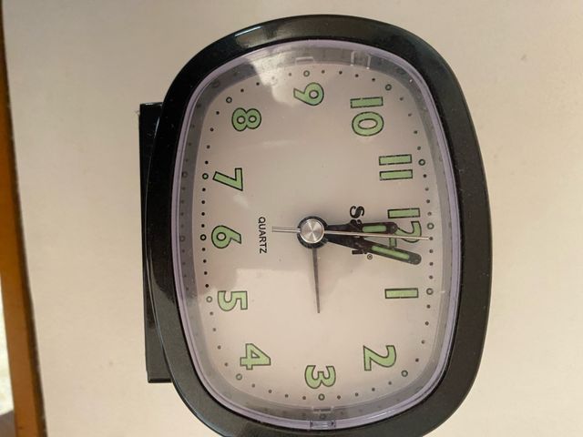 Reloj despertador analógico