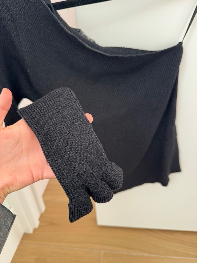 Top asimétrico negro brillo Talla S