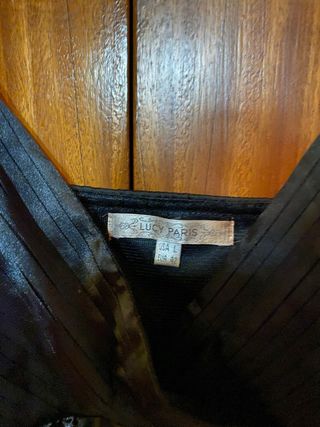 Vestido de fiesta negro con volantes