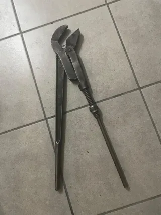 Llave de fontanero ajustable