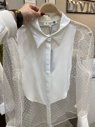 Blusa blanca elegante plumetti