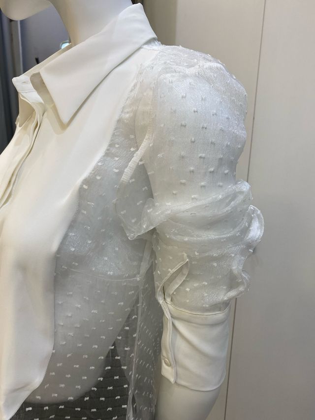 Blusa blanca elegante plumetti