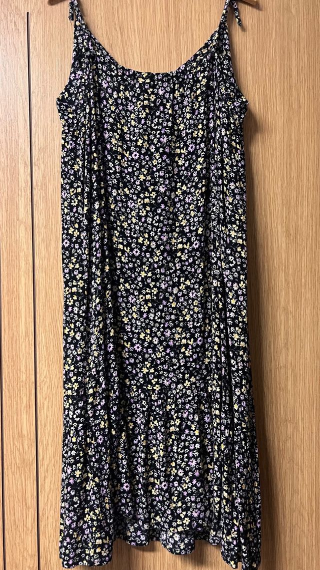Vestido floral negro Primark Talla 14-15 años