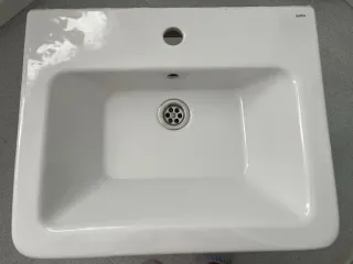 Lavabo blanco a estrenar