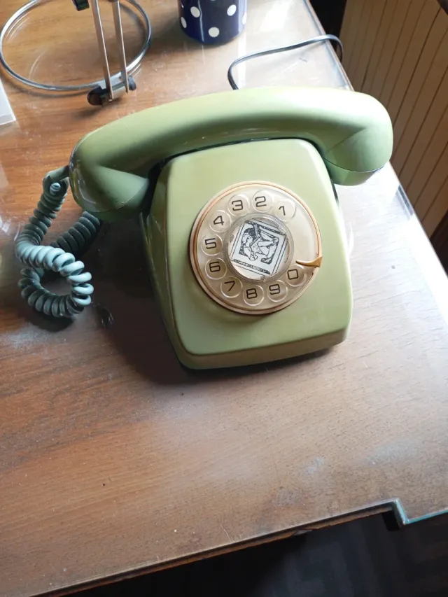 Teléfono Heraldo antiguo verde