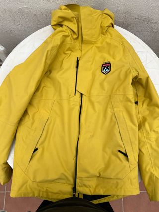 Chaqueta de esquí amarilla