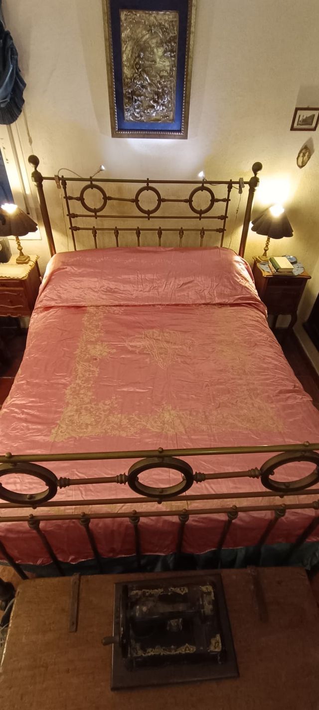 Colcha Vintage Seda-Raso Bordada