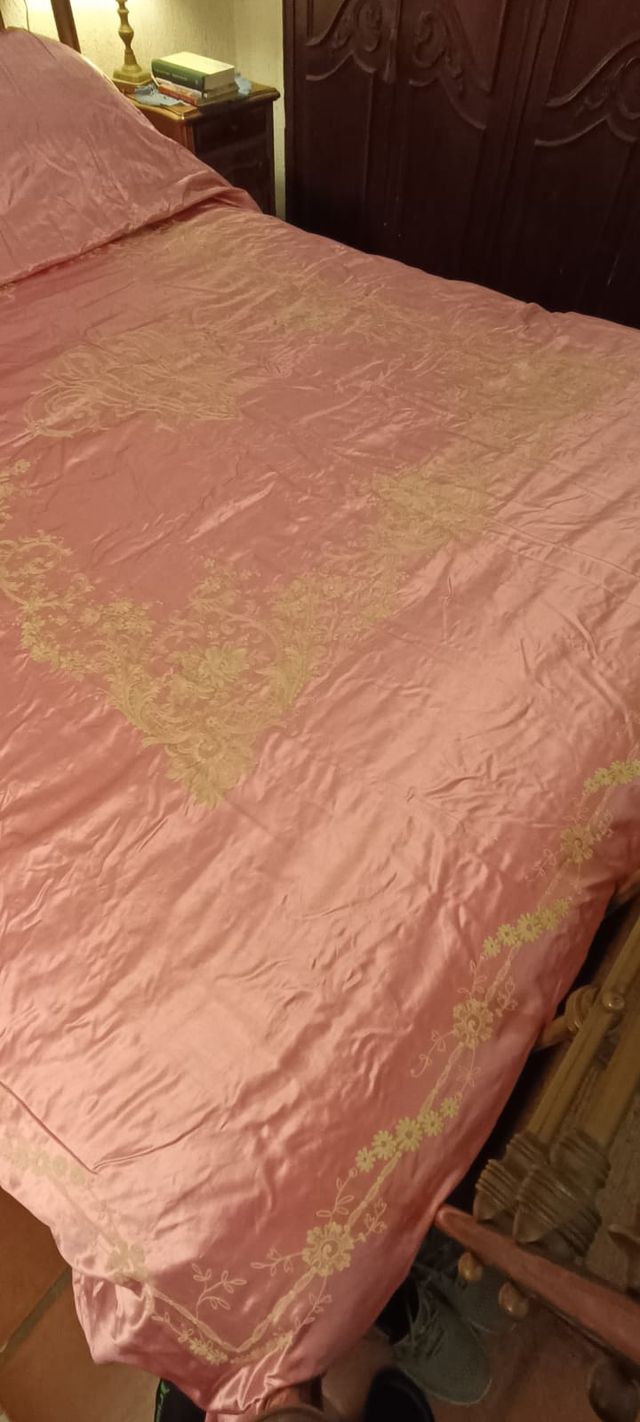 Colcha Vintage Seda-Raso Bordada