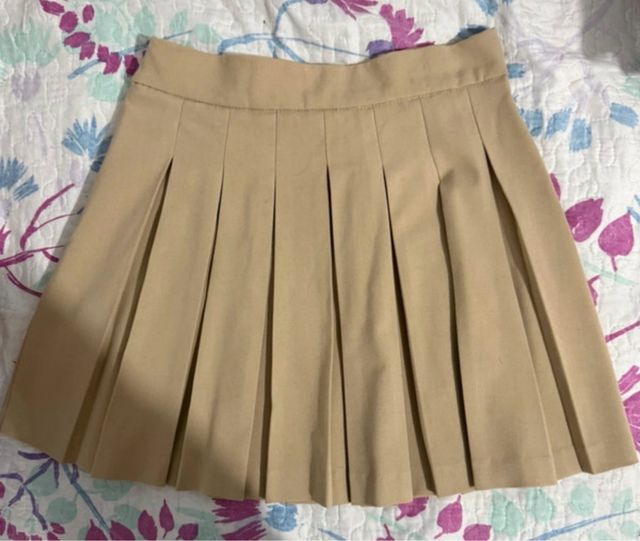 Falda plisada beige