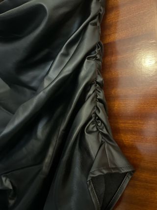 Top asimétrico polipiel Zara XS