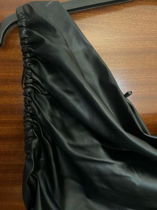 Top asimétrico polipiel Zara XS